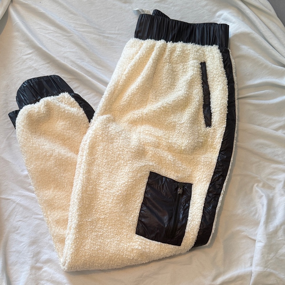Fabletics Fleece Joggers in Cream and Black